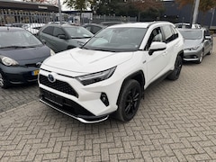 Toyota RAV4 - 2.5 PHEV AWD DYNAMIC 1.500 KG TREKGEWICHT TREKHAAK KEYLESS AD-CRUISE LM-VELGEN PARK-SENSOR