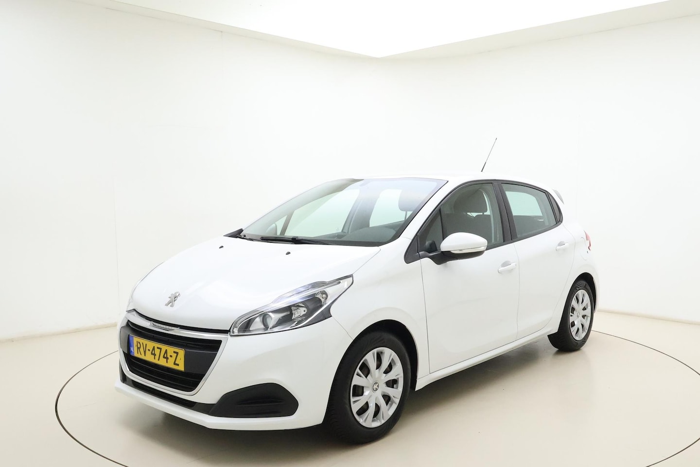 Peugeot 208 - 1.2 PureTech Active | Trekhaak | Parkeersensoren | Cruise control | Stuurversnellingen | N - AutoWereld.nl