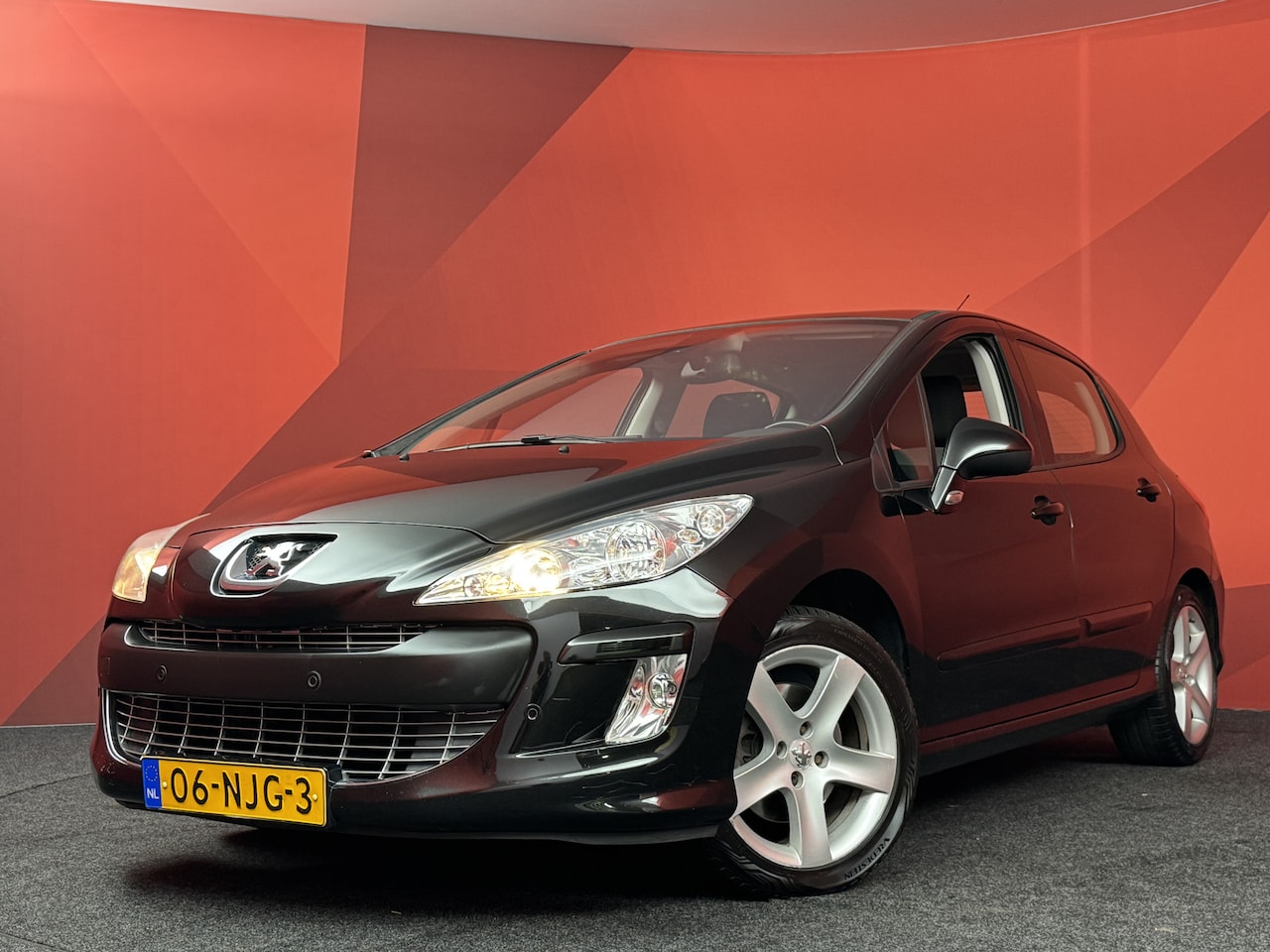 Peugeot 308 - 1.6 THP Allure | Nieuw Binnen | Navigatie | Climate Control | PDC | APK 06-07-2027 - AutoWereld.nl