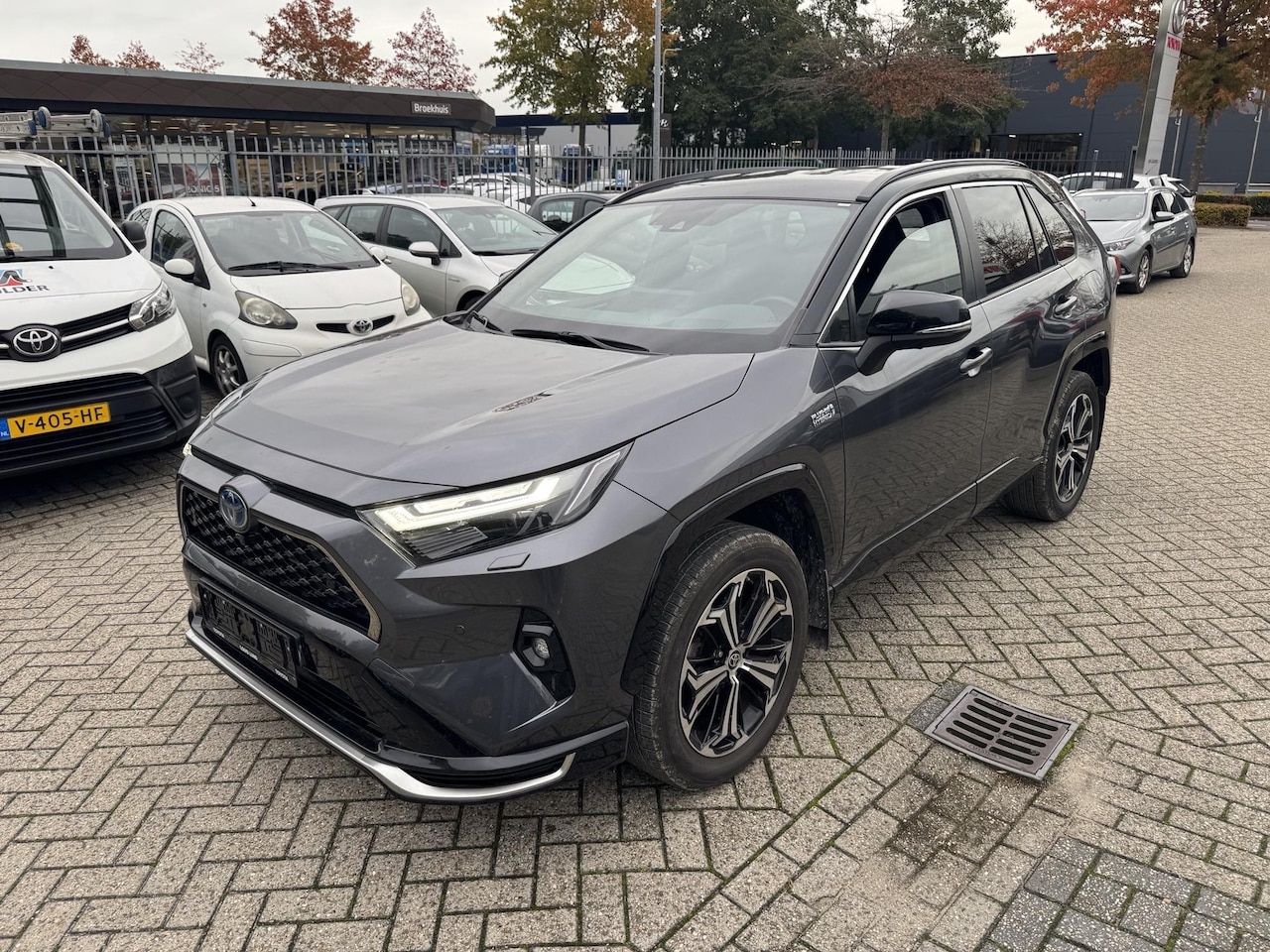 Toyota RAV4 - 2.5 Plug-in Hybrid AWD Style TREKHAAK APPLE/ANDROID LEDER STOEL/STUUR/VOORRUITVERWARM. ELE - AutoWereld.nl
