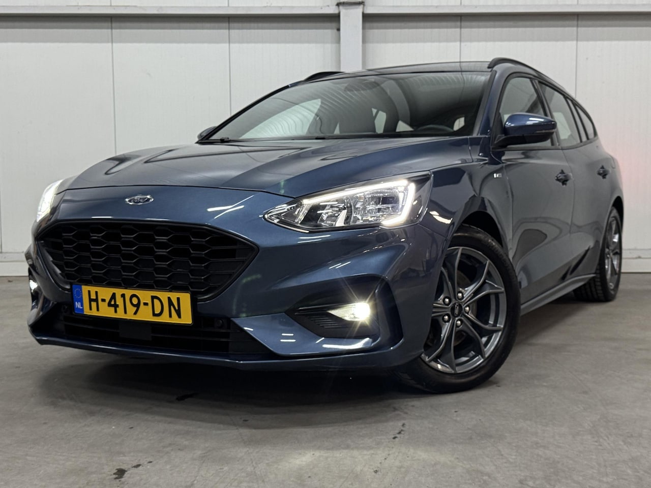 Ford Focus Wagon - 1.0 EcoBoost ST Line Business 125 PK SCHUIFDAK, CARPLAY TREKHAAK LMV PDC - AutoWereld.nl