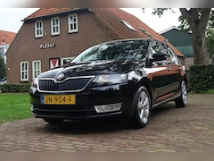 Skoda Rapid Spaceback - 1.2 TSI Greentech JOY Aut. | Xenon | Stoelverwarming | Origineel NL | Parkeersensoren | Na