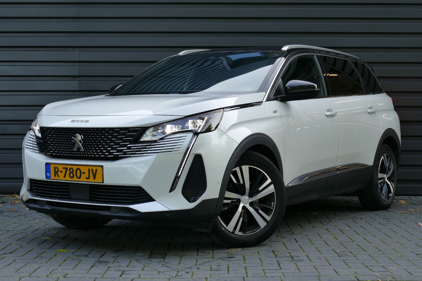 Peugeot 5008 - 1.2 PURETECH 130PK 7-ZITS GT AUTOMAAT / CAMERA / TREKHAAK / KEYLESS / FULL-LED / NAVI / CL - AutoWereld.nl