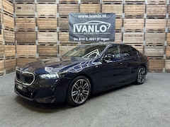 BMW i5 - EDrive40 84 kWh Pro B&W M-Sport Pano iconic grill LED Navi Memory 19"LM