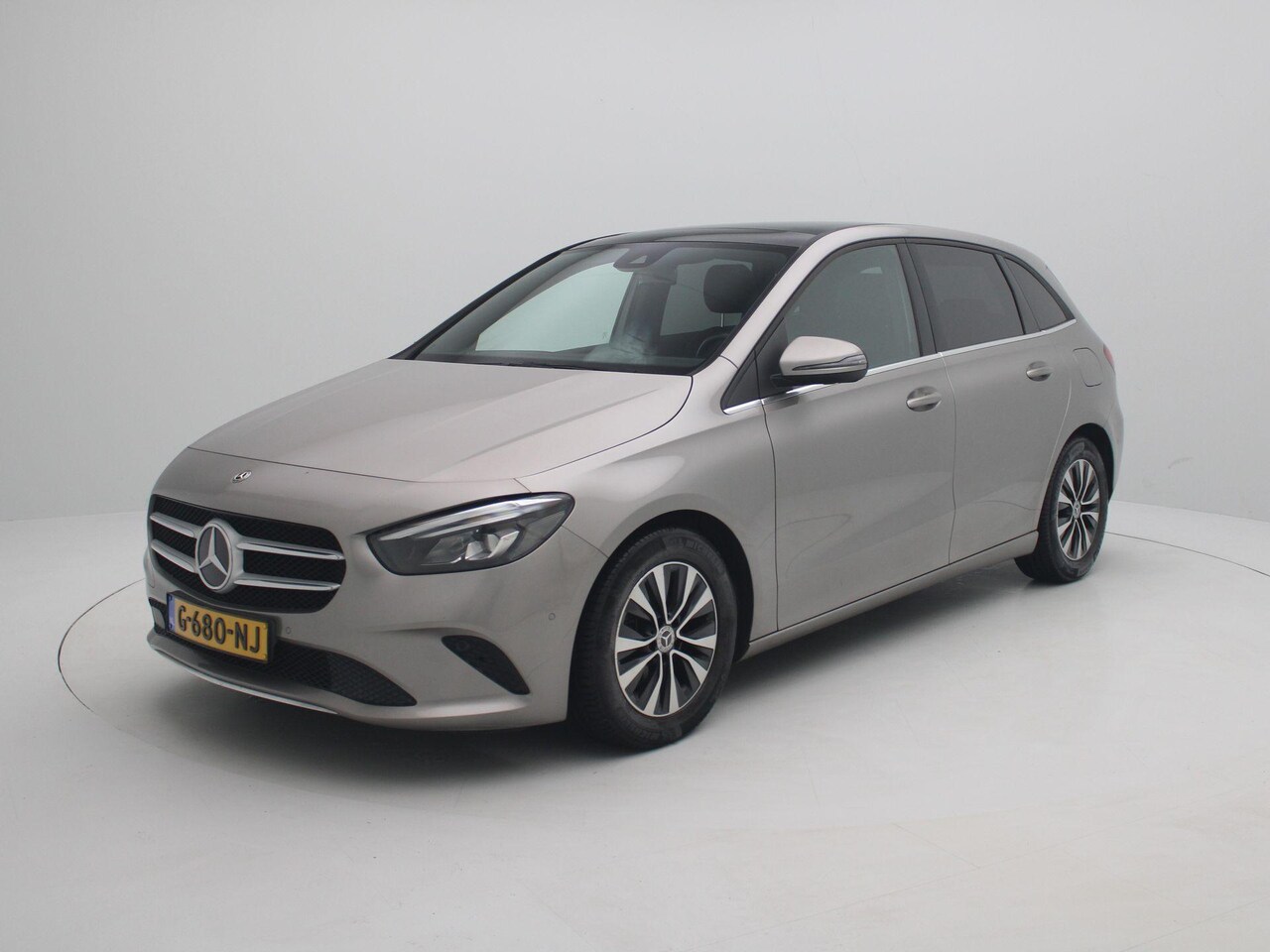 Mercedes-Benz B-klasse - 180 Business Solution Plus | Panoramadak | Led Koplampen | Camera | Elektrische Achterklep - AutoWereld.nl