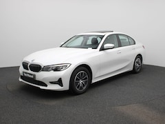 BMW 3-serie - 318i Executive | SCHUIFDAK | NAVIGATIE | PARKEERSENSOREN | CLIMATE CONTROL | LMV | LED | C