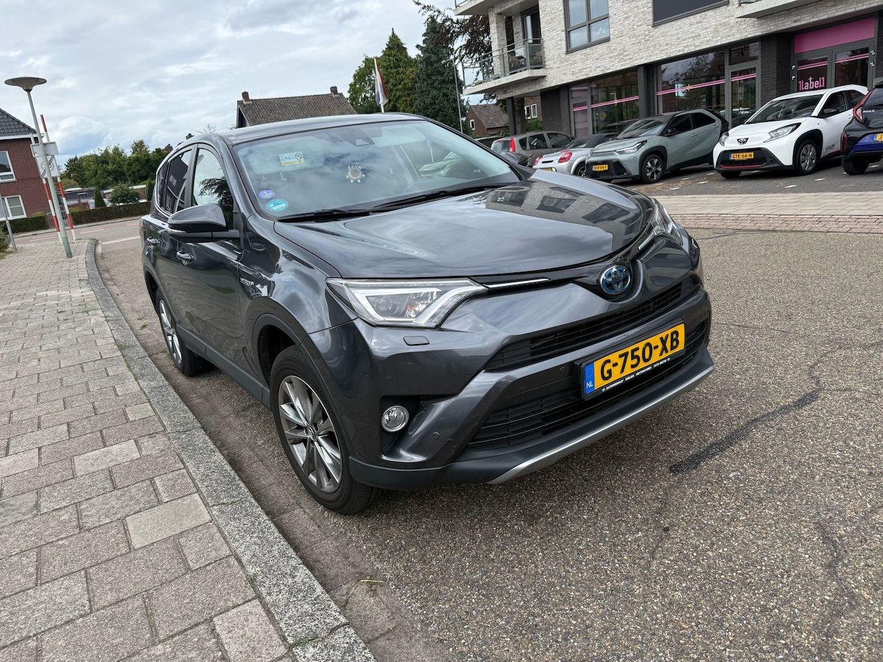 Toyota RAV4 - 2.5 Hybrid Style | Trekhaak, Stoel + Stuurverwarming, Keyless, 18 inch, - AutoWereld.nl
