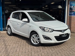 Hyundai i20 - 1.2i i-Drive 2014 WIT 5drs AIRCO LM APK NAP