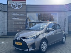 Toyota Yaris - 1.5 Hybrid ASPIRATION 4S-BANDEN NAVI CRUISE CLIMA CAMERA BLUETOOTH NL-AUTO DEALER ONDERHOU