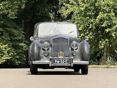 Bentley MK VI - LHD 1952 chassis B472LNZ, factory left-hand drive, 14, 215 miles