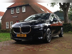 BMW 2-serie Active Tourer - 218i High Executive Aut. | Panorama | Sportstoelen | Orig. NL | HUD | Memory | Full Led |