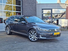 Volkswagen Passat Variant - 1.4 TSI GTE Highline | Zwenkbare trekhaak| Voor + Achter sensoren | Camera | Stoelverwarmi