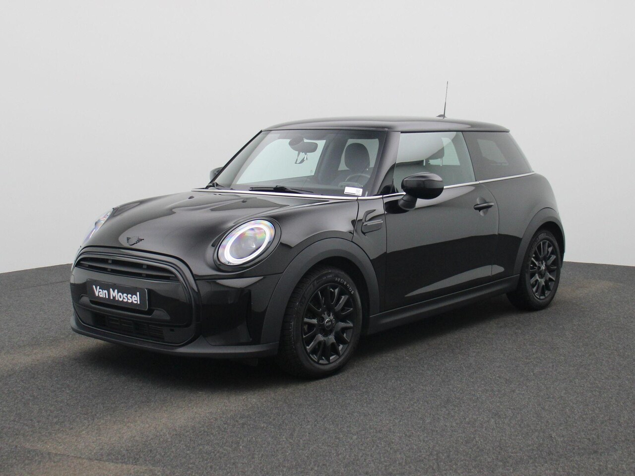 MINI 3-Deurs - 1.5 Cooper Essential | Navigatie | Black pakket | Parkeer sensoren | Airco | Virtual cockp - AutoWereld.nl