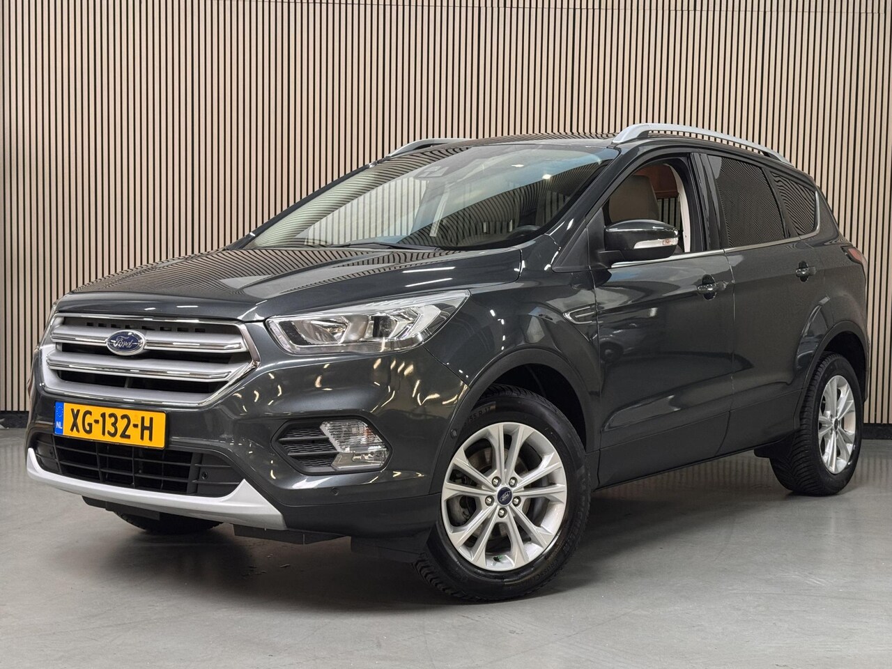 Ford Kuga - 150pk Titanium Panoramadak Trekhaak Camera Winter Parking & Dodehoek pack Dealeronderhoude - AutoWereld.nl