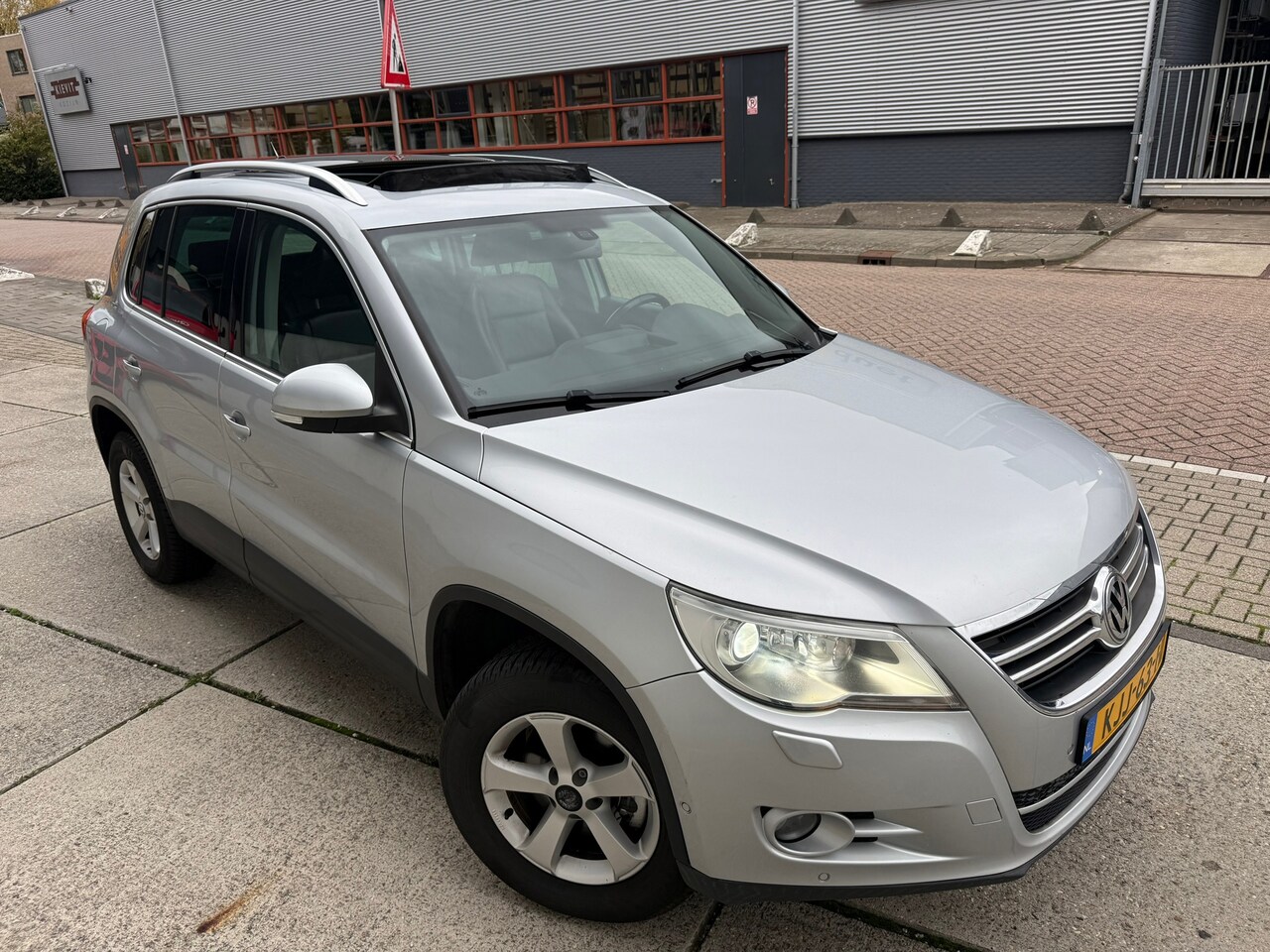 Volkswagen Tiguan - 2.0 TSI Comfort&Design 4Motion Automaat Pano Leer stoelverwarming - AutoWereld.nl