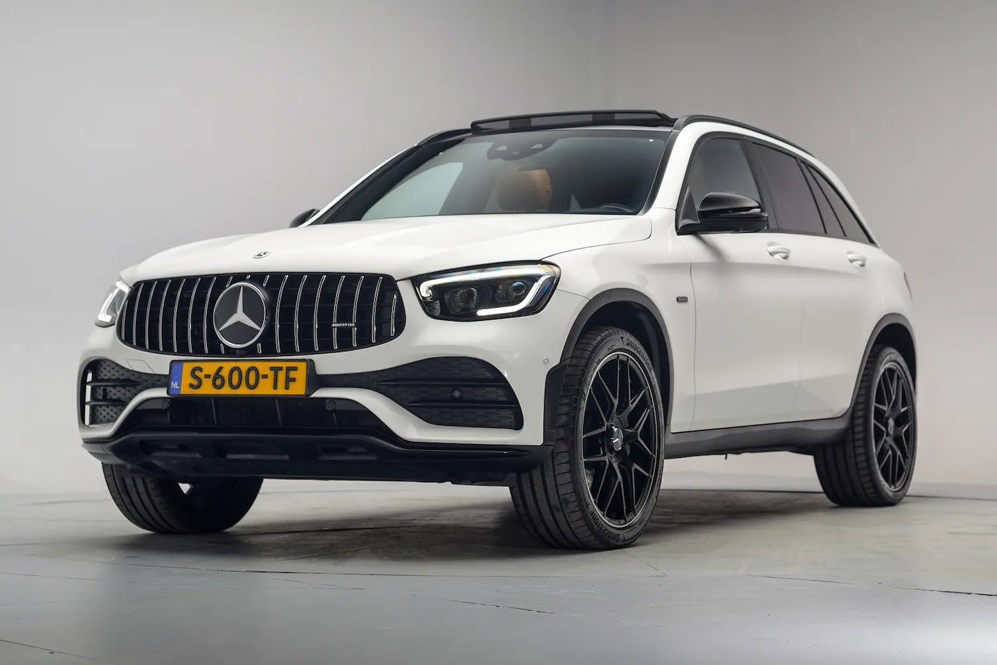 Mercedes-Benz GLC-klasse - 300e 4MATIC AMG Line Premium Night Aut. [ Panorama Apple/Android Leder Navi Camera ] - AutoWereld.nl
