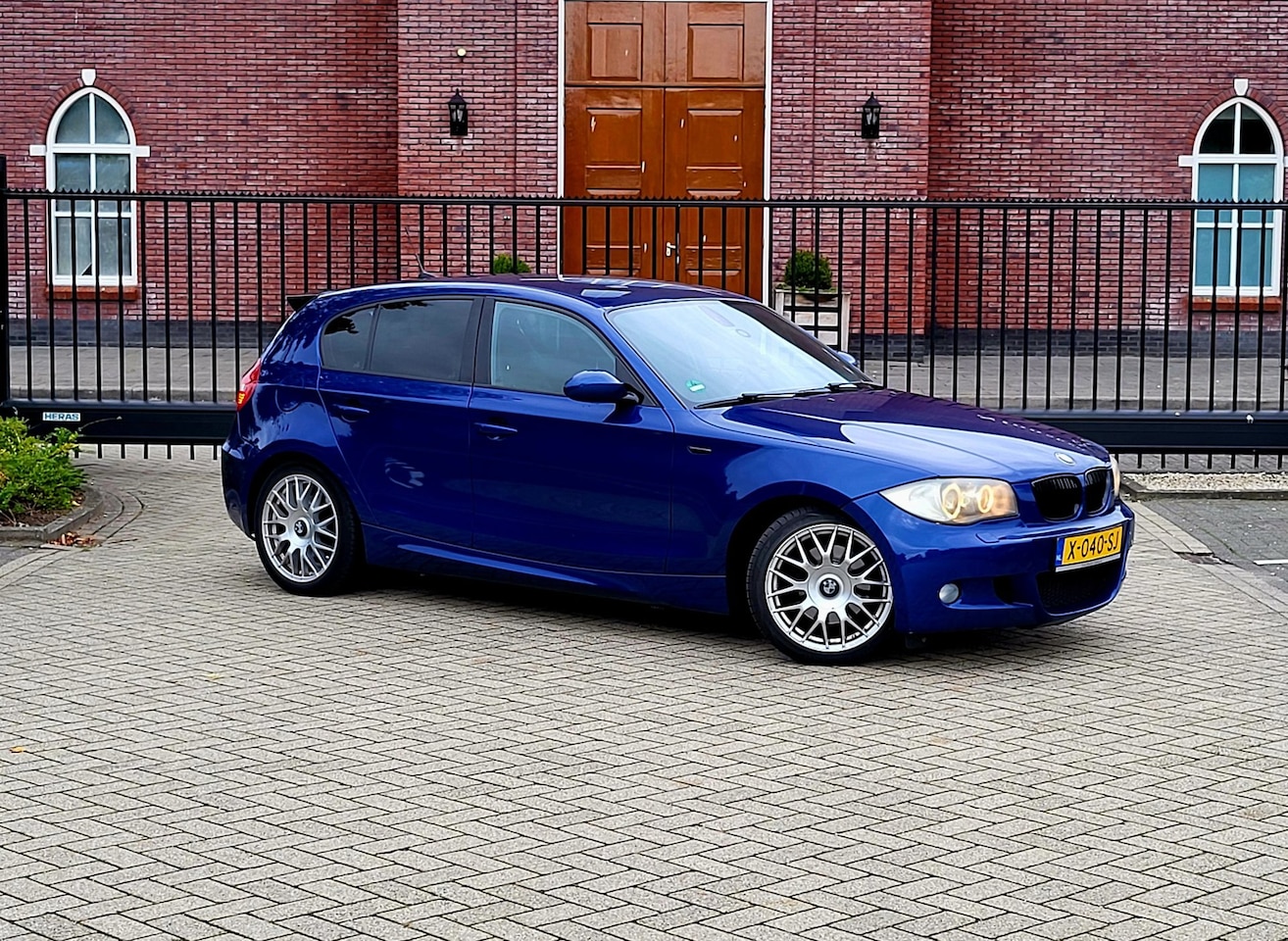 BMW 1-serie - 120i M-pakket / Leder / Airco / Stoelverwarming / Dealer onderhouden - AutoWereld.nl