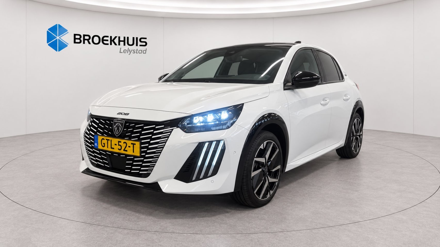 Peugeot e-208 - EV 50KWH 136PK GT PACK AUTOMAAT / NAVI / LEDER / CLIMA / PDC / 17" LMV / CAMERA / ALCANTAR - AutoWereld.nl