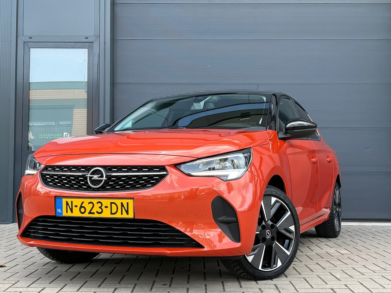 Opel Corsa-e - Elegance 50 kWh - BTW / 95%SOH -1E Eigenaar / Stoel/Stuurverwarming - Apple Carplay - AutoWereld.nl