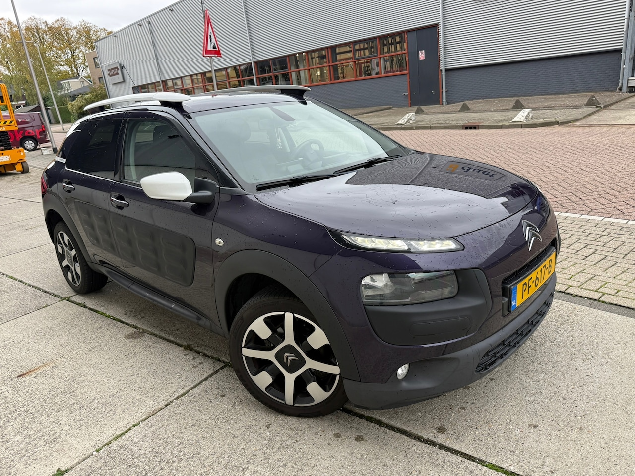 Citroën C4 Cactus - 1.2 e-VTi Shine Automaat Glas DAK NAVI Clima - AutoWereld.nl