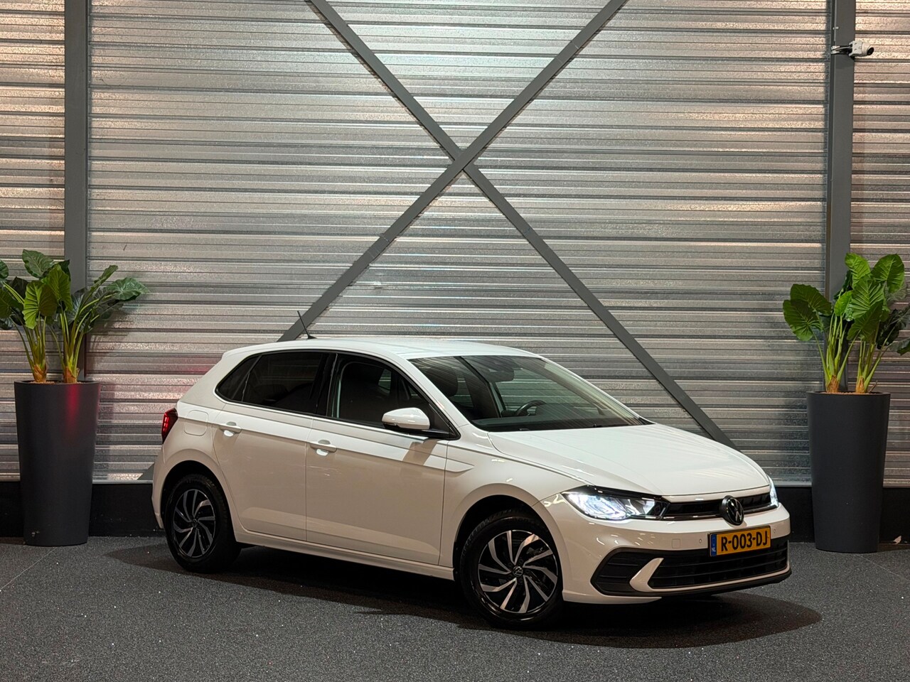 Volkswagen Polo - 1.0 TSI Life Business DSG/2E-EIG!/VIRTUAL/NAVI/CRUISE/CARPLAY/CLIMATE/PDC/12-MND-GARANTIE - AutoWereld.nl