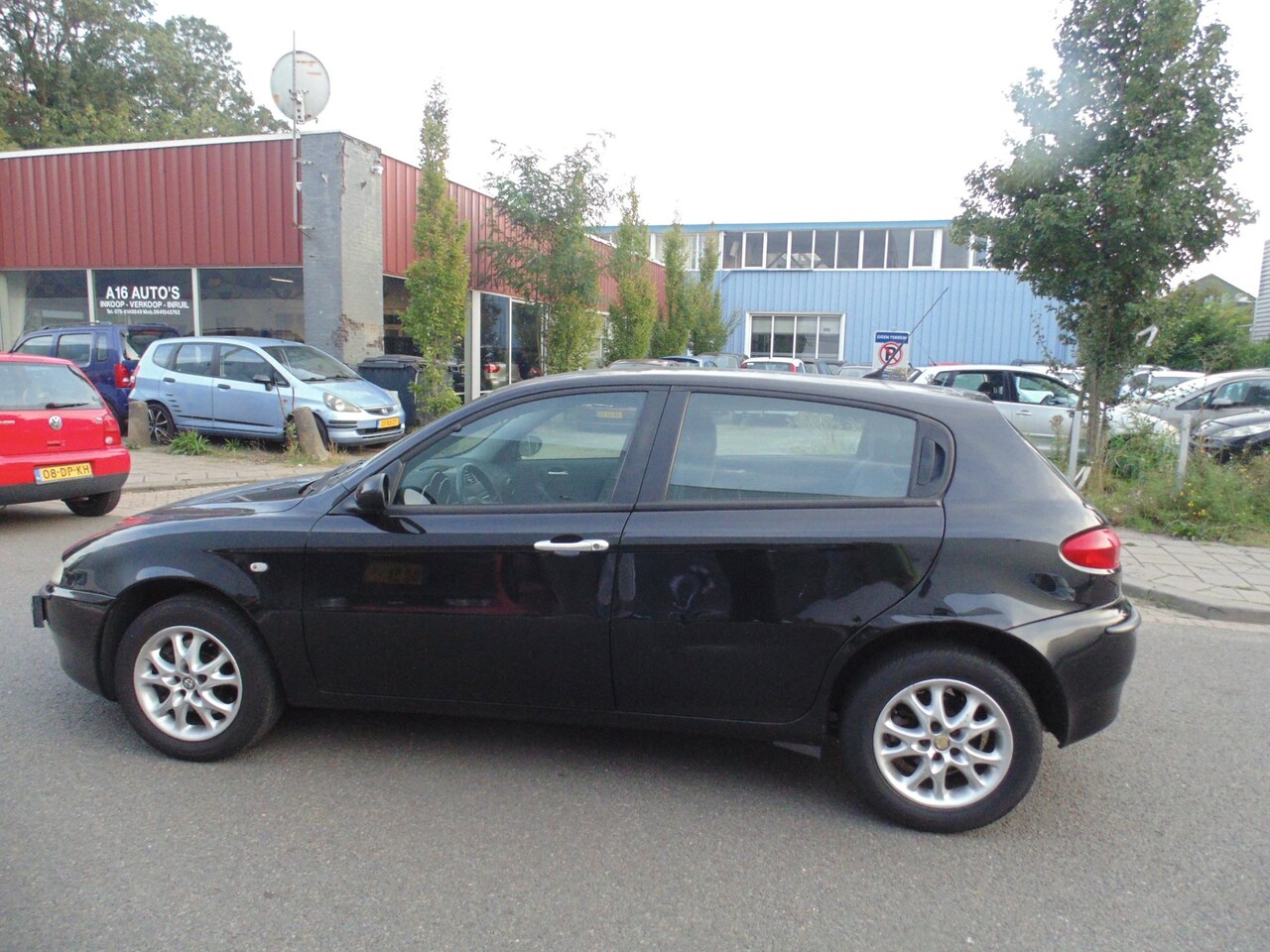 Alfa Romeo 147 - 1.6 T.Spark Distinctive 5 deurs met airco nieuwe motor - AutoWereld.nl