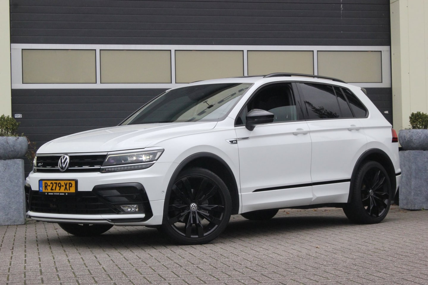 Volkswagen Tiguan - 1.5 TSI ACT Highline R | R-Line | Trekhaak | - AutoWereld.nl