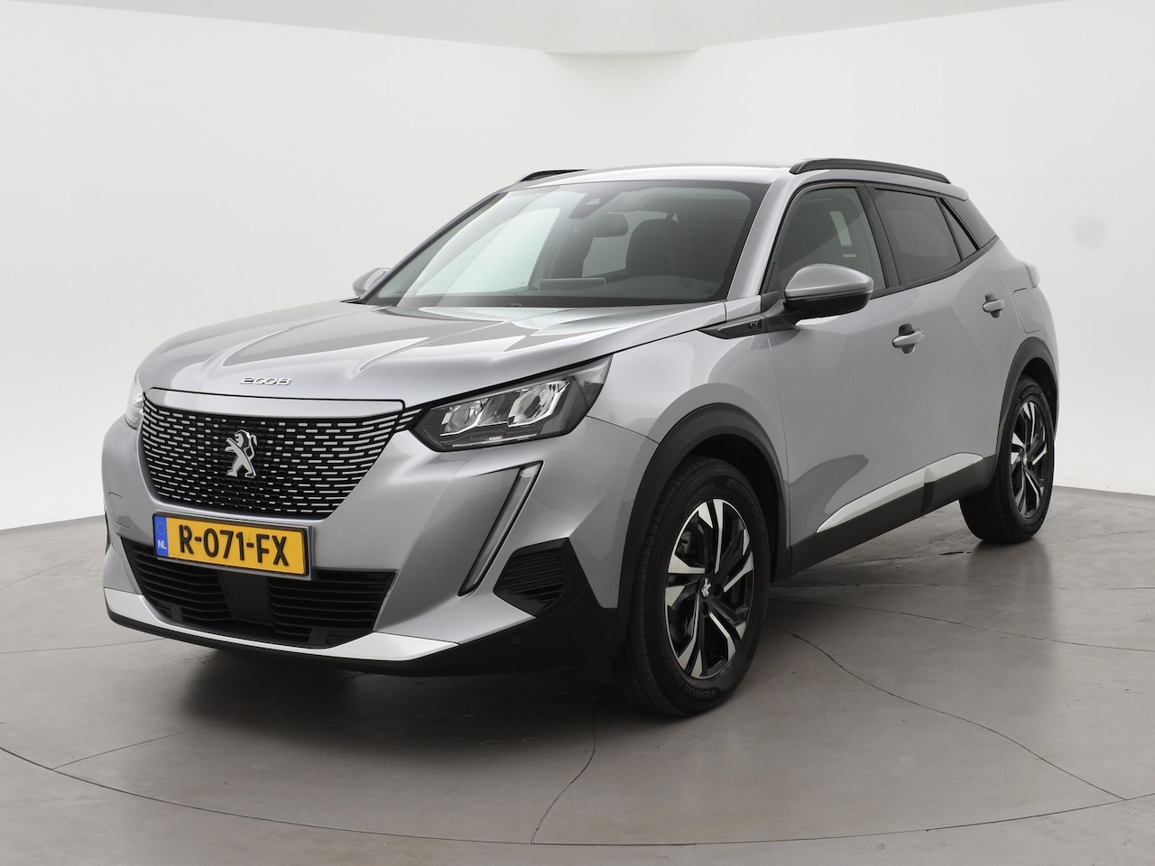 Peugeot e-2008 - EV ALLURE 50 kWh + CAMERA | LED | CARPLAY | STOELVERW. - AutoWereld.nl