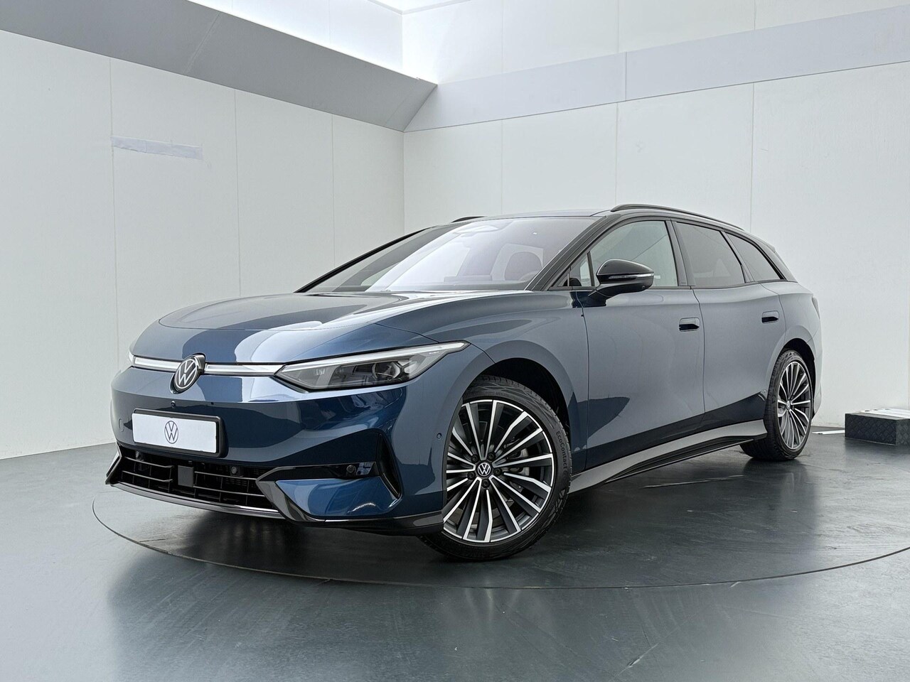 Volkswagen ID.7 Tourer - Limited Edition Plus 77 kWh accu 210 kW / 286 PK | Exterieur Pakket Plus | Interieur Style - AutoWereld.nl