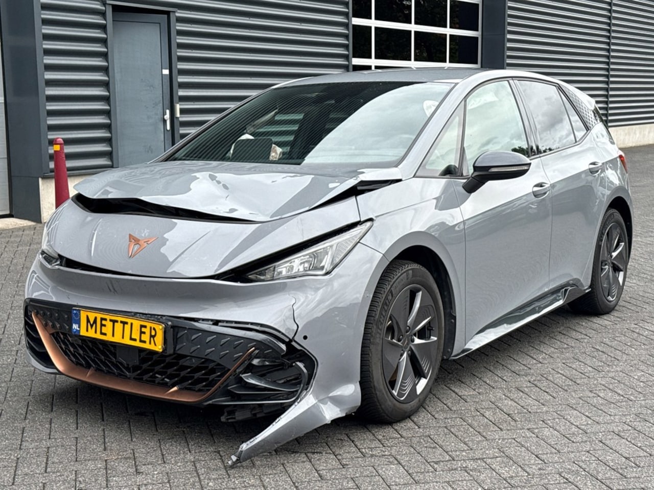 CUPRA Born - Essential 62 kWh | Apple carplay | Navigatie | Schade - AutoWereld.nl