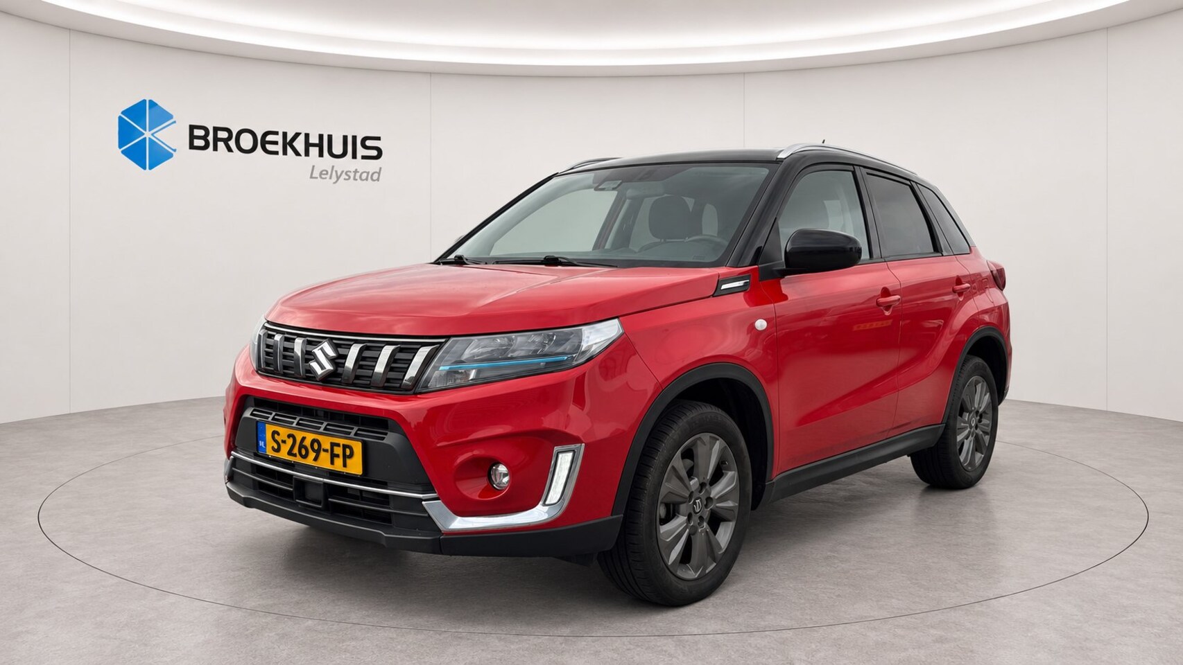 Suzuki Vitara - 1.5 HYBRID 102PK SELECT AUTOMAAT / NAVI / CLIMA / LED / PDC / 17" LMV / CAMERA / APPLE CAR - AutoWereld.nl