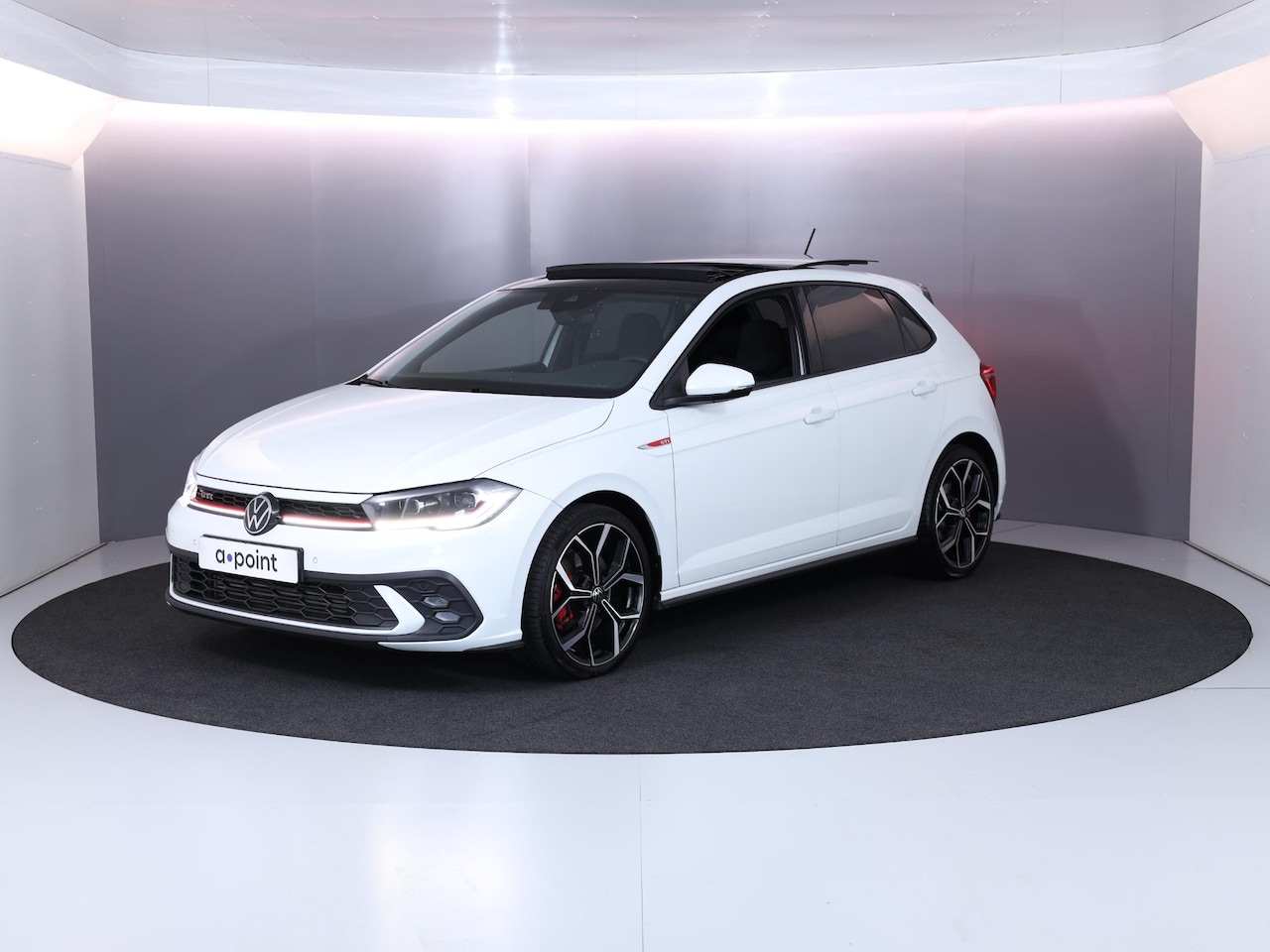 Volkswagen Polo - 2.0 TSI GTI Automaat (DSG) | Panoramadak | | Achteruitrijcamera | Stoelverwarming |Parkee - AutoWereld.nl