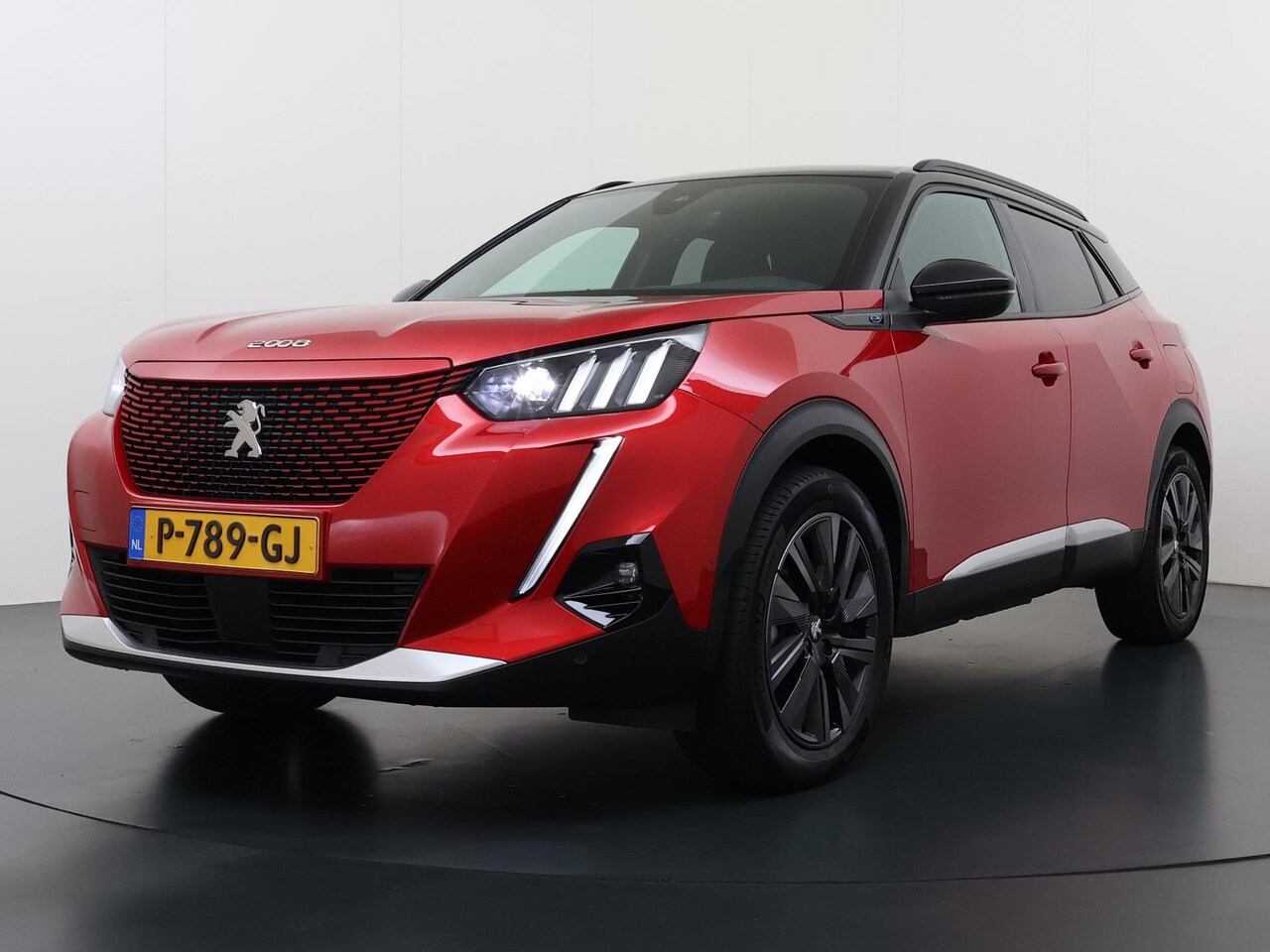 Peugeot e-2008 - GT Pack 50 kWh | Accu 93% | Navigatie | Camera achter | Parkeerhulp rondom | Alcantara bek - AutoWereld.nl