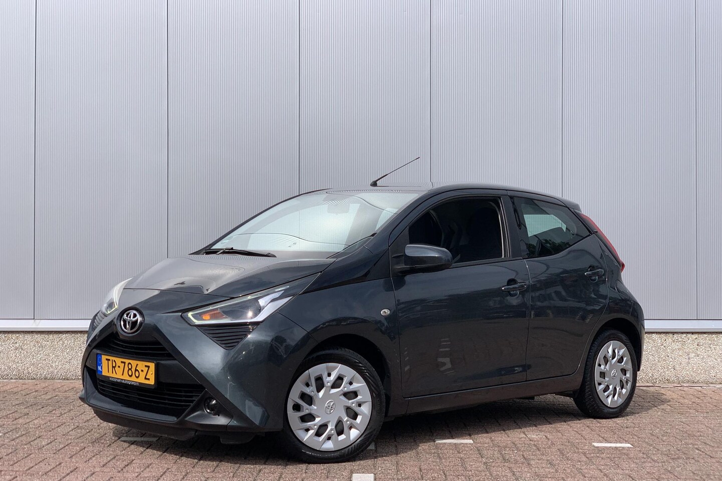 Toyota Aygo - 1.0 VVT-i x-play / Bluetooth / Camera / DAB / - AutoWereld.nl