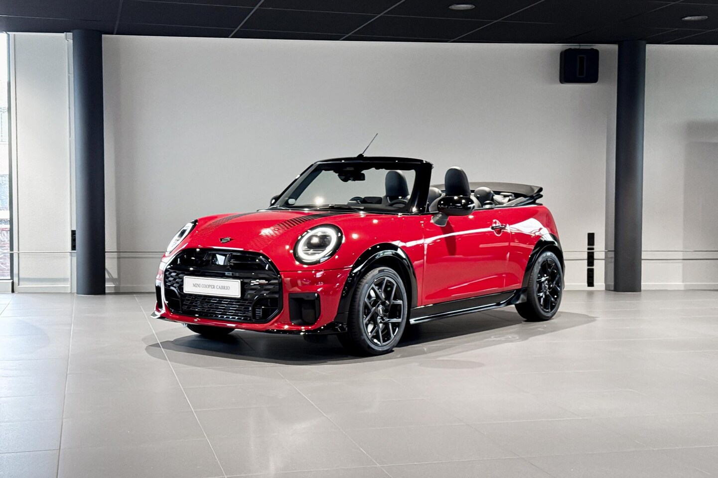 MINI Cabrio - Cooper 2.0 Cooper C John Cooper Works | Pakket M | Harman Kardon | Stoelverwarming | Comfo - AutoWereld.nl