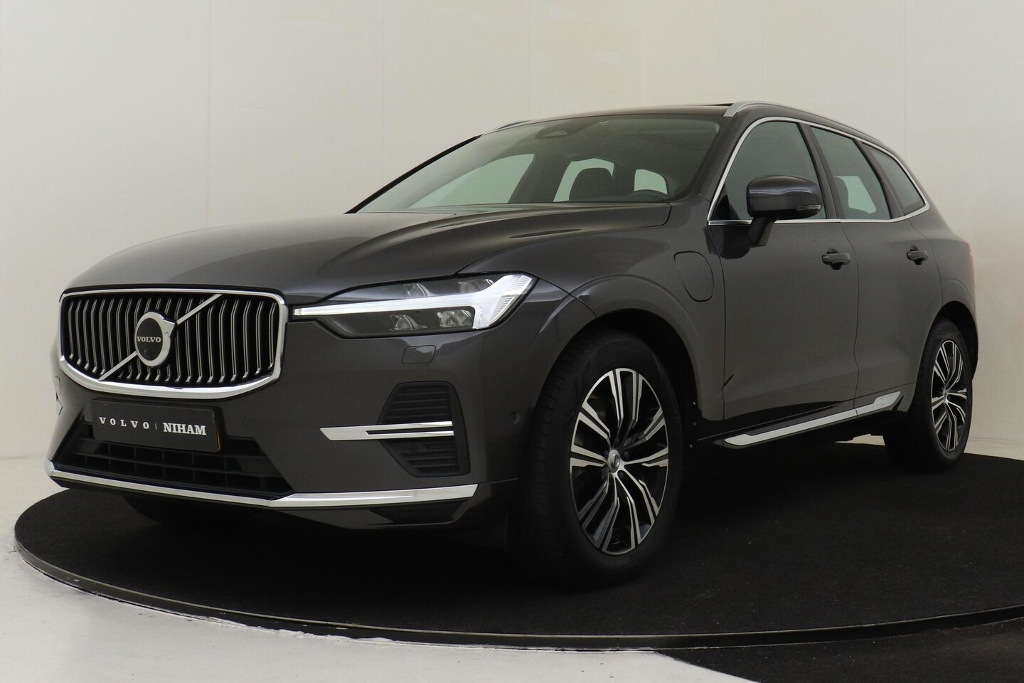 Volvo XC60 - T6 PLUG-IN HYBRID AWD INSCRIPTION *LONG RANGE!* -PANO.DAK|HARMAN/KARDON|LUCHTVERING|360°CA - AutoWereld.nl