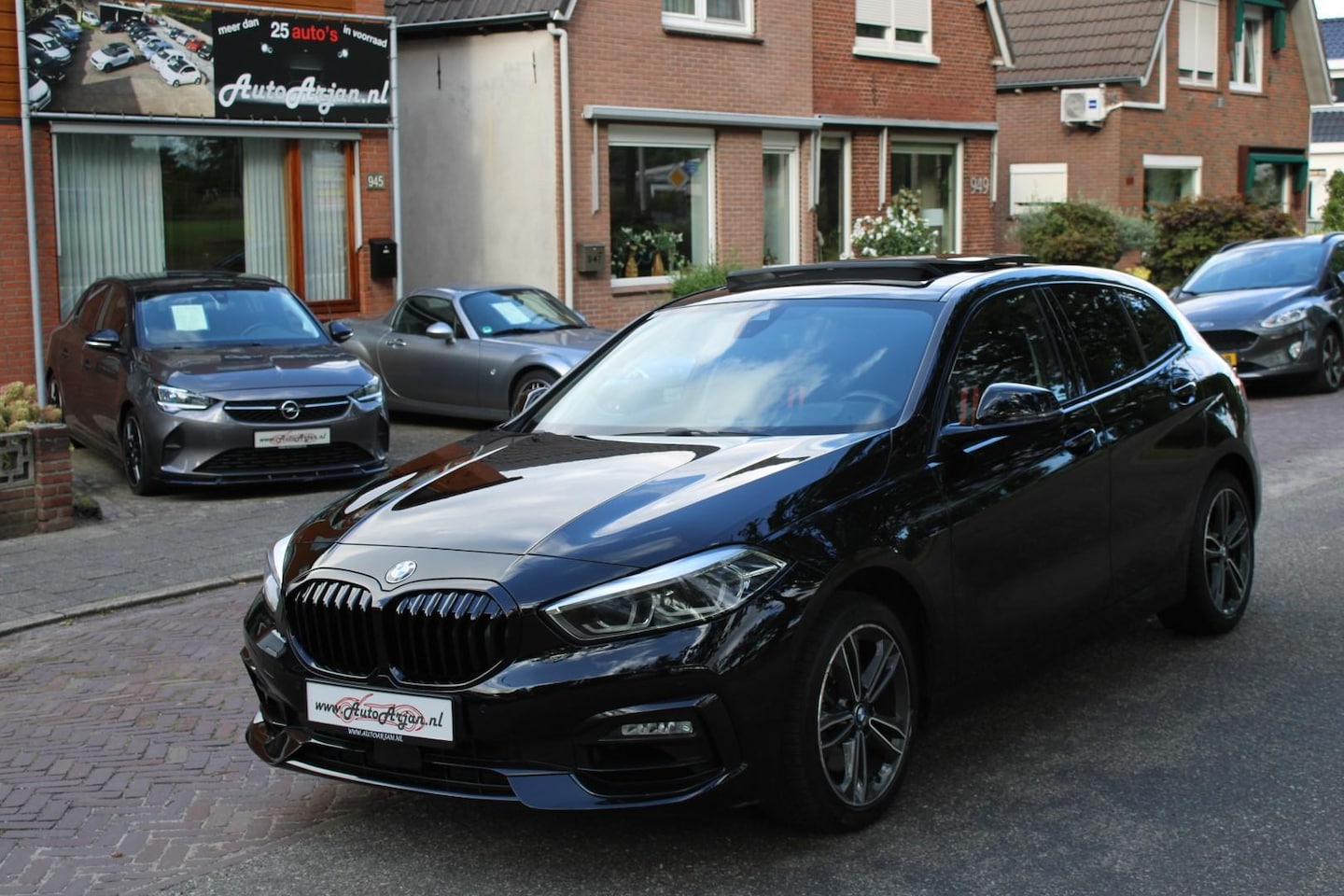 BMW 1-serie - 118i Executive Edition Pano, Aut, Blackline, Applecarplay, Garantie - AutoWereld.nl