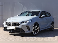 BMW 1-serie - 120 M Sport Automaat / Sportstoelen / Stoelverwarming / PDC / Achteruitrijcamera