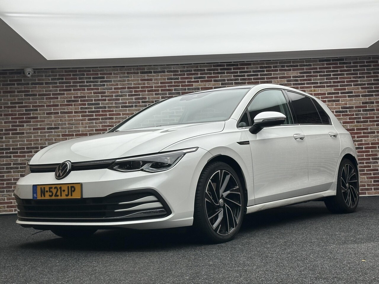 Volkswagen Golf - 1.5 eTSI Style |IQ light |Pano| ergoActive - AutoWereld.nl