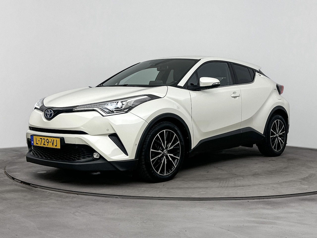 Toyota C-HR - 1.8 Hybrid Executive 123PK | Automaat | Stoelverwarming | Achteruitrijcamera | Climate Con - AutoWereld.nl