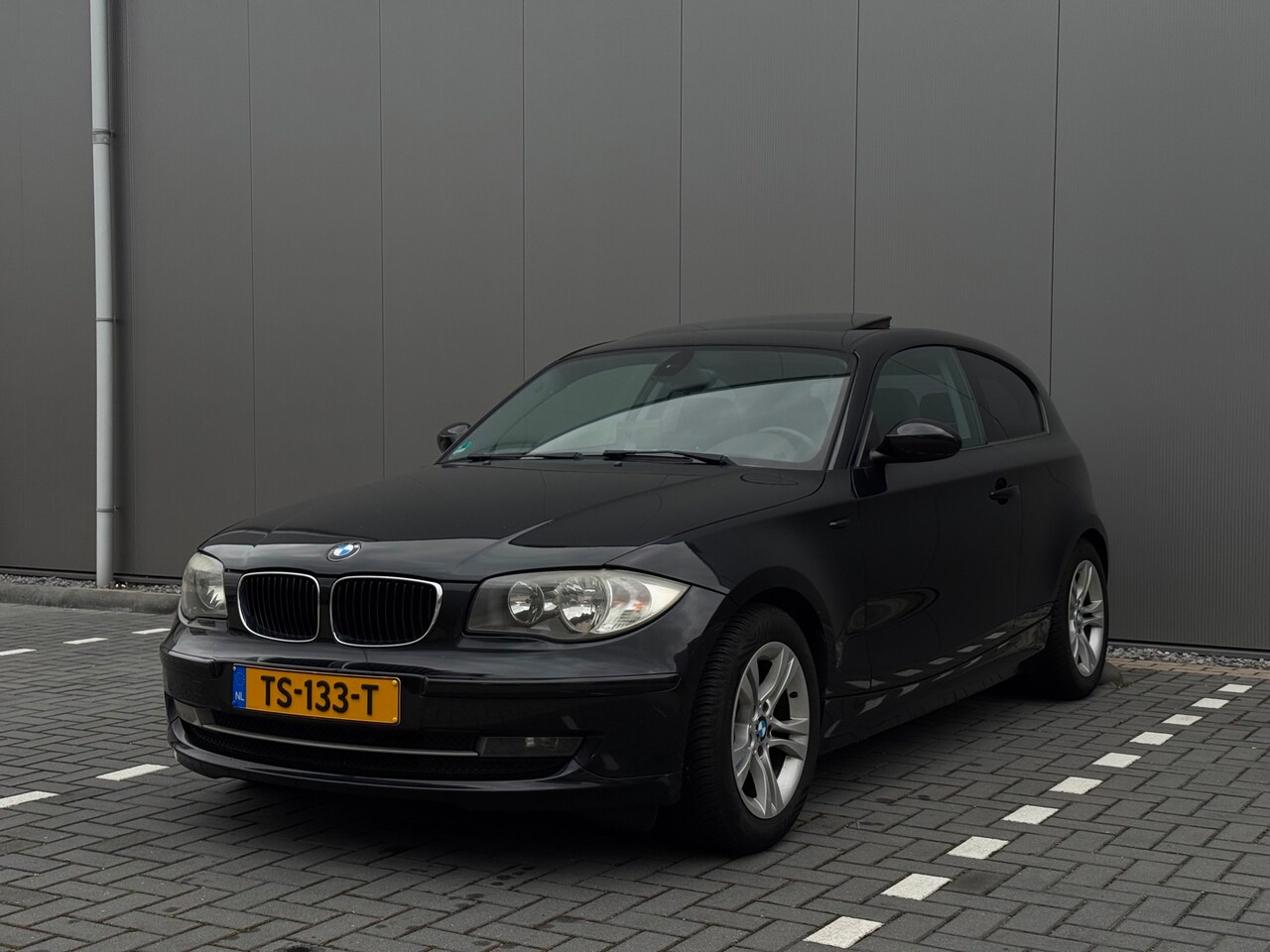 BMW 1-serie - 116i High Executive | Schuifdak | APK 21-10-2027 | Parkeersensoren | Navigatie | Stoelverw - AutoWereld.nl