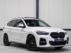 BMW X1 - xDrive20i M Sport | Trekhaak 2000kg | Panoramadak | Uniek | Extreem netjes |