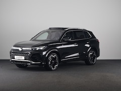 Volkswagen Tiguan - 1.5 eHybrid R-Line Edition 204 pk Automaat (DSG) | Verlengde garantie | Navigatie | Panora