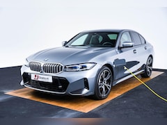 BMW 3-serie - 330e xDrive M Sport - Active Cruise Control - Elektrisch verstelbare/verwarmde stoelen - C
