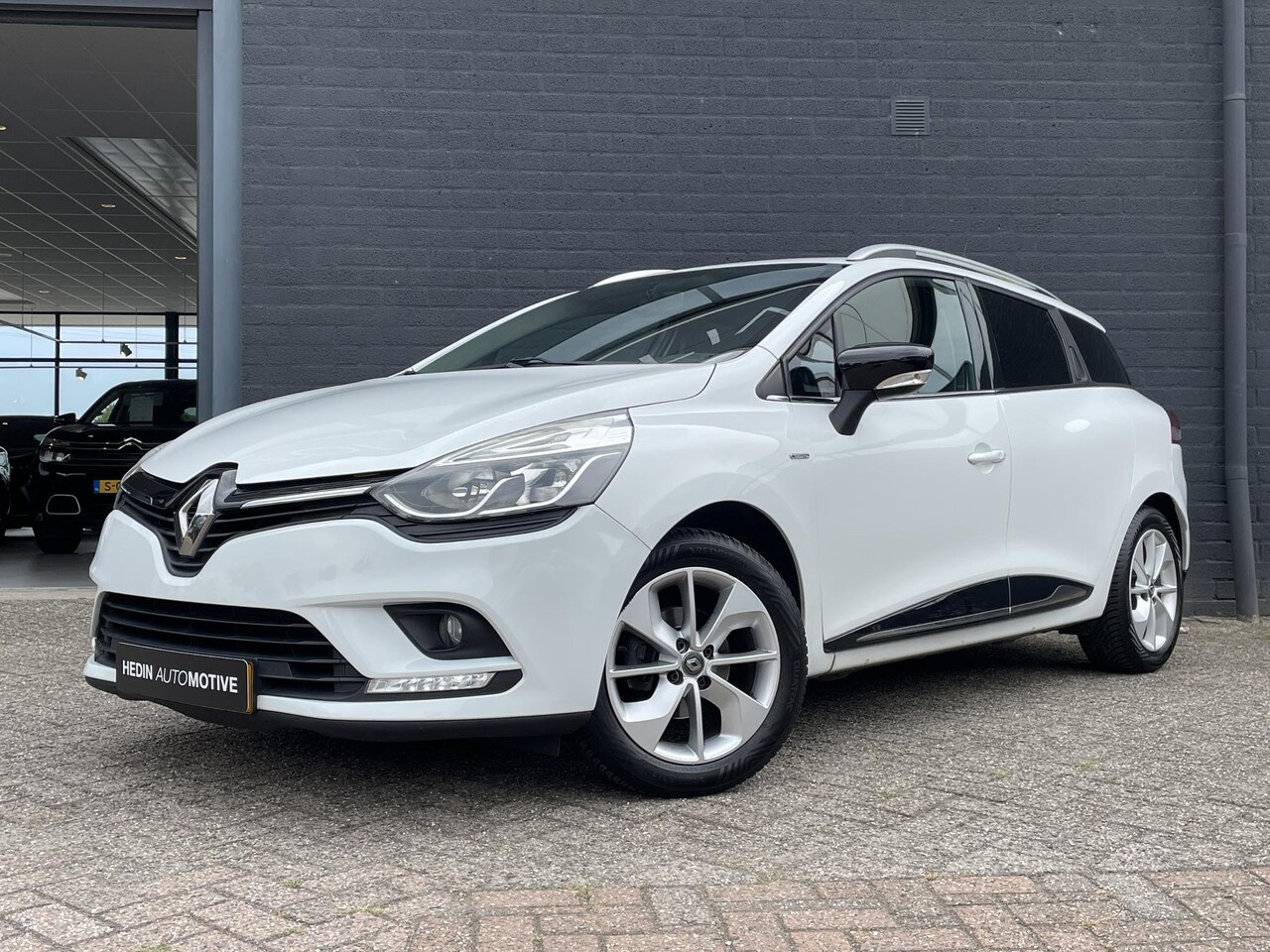 Renault Clio Estate - 1.2 TCe 4-Cilinder 120PK Limited | Airco | Cruise | Velgen | Navigatie - AutoWereld.nl