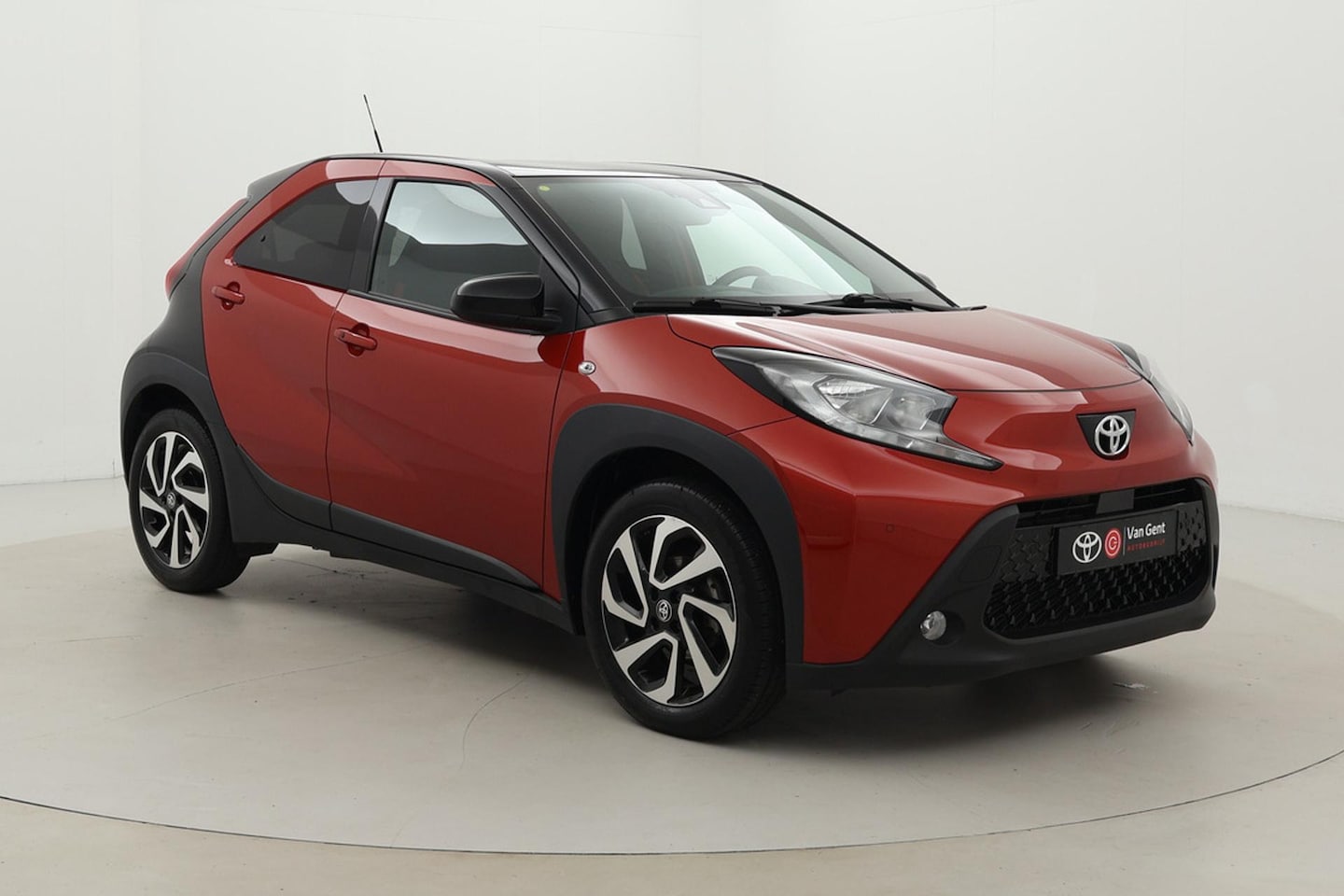 Toyota Aygo X - 1.0 VVT-i S-CVT Pulse | Apple Carplay / Android Auto | Parkeersensoren voor/achter | Keyle - AutoWereld.nl