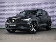 Volvo XC40 - 2.0 B4 Plus Dark | Trekhaak | Panoramadak | Harman Kardon Audio | Achteruitrijcamera | Par
