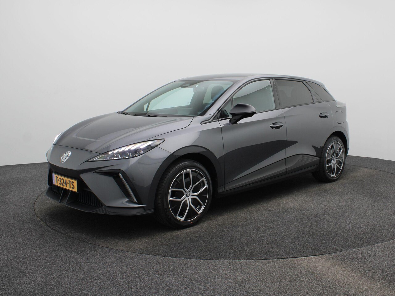 MG MG4 Electric - Luxury 64 kWh | NAVIGATIE | STOELVERWARMING | LICHTMETALEN VELGEN 18 " | 12 MAANDEN BOVAG - AutoWereld.nl