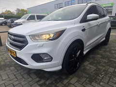 Ford Kuga - 1.5 EcoBoost ST Line CARPLAY - CRUISE - TREKHAAK - VERW. STOELEN EN RAAM - KEYLESS
