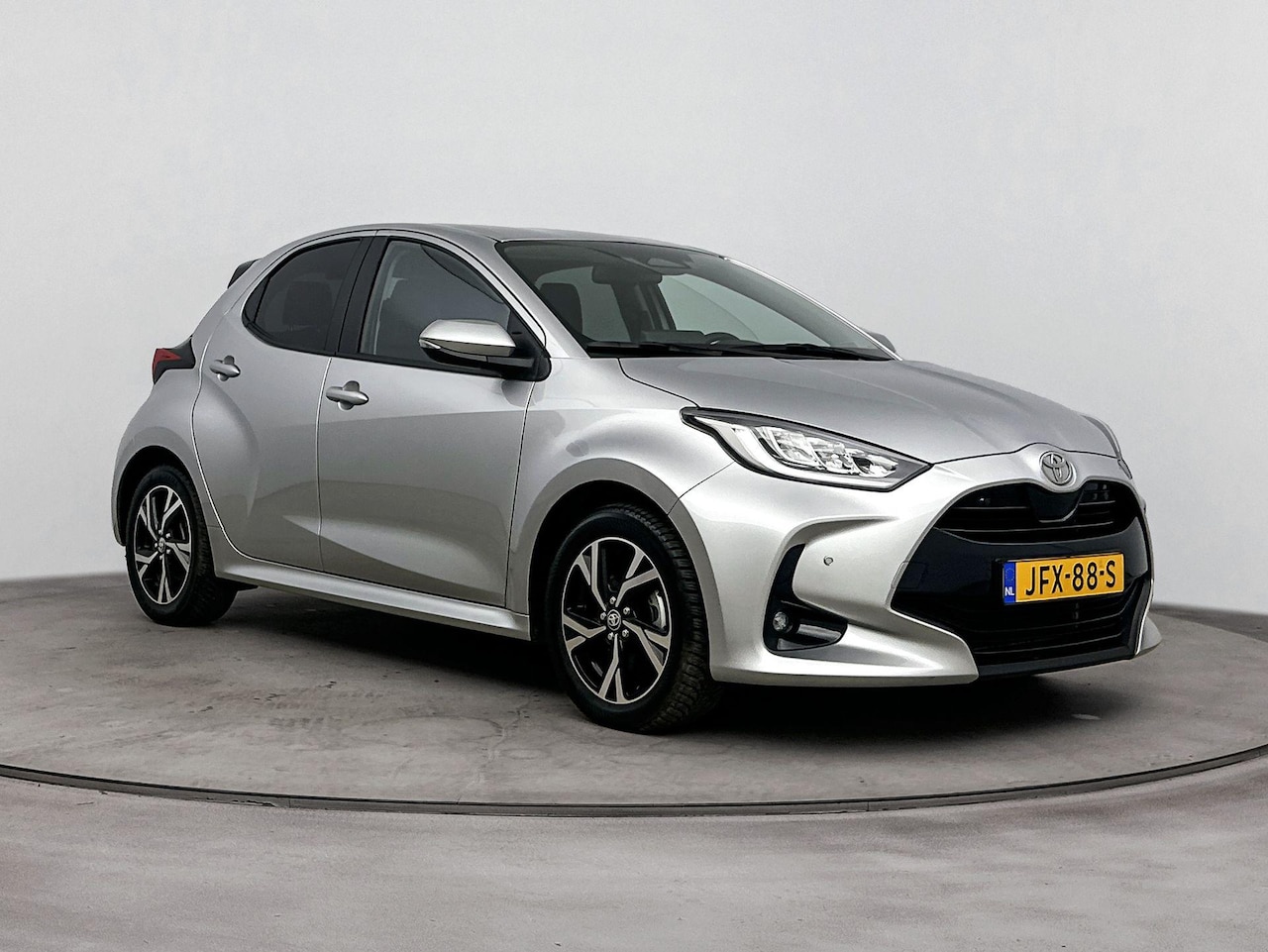Toyota Yaris - 1.5 Hybrid 115 Dynamic | Dodehoek detectie | Parkeersensoren voor/achter | Stoel-/stuurver - AutoWereld.nl